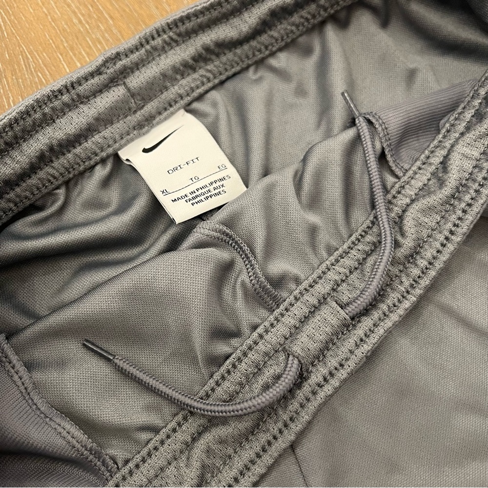 Nike Boys' Grey Shorts - Picture 4 of 5